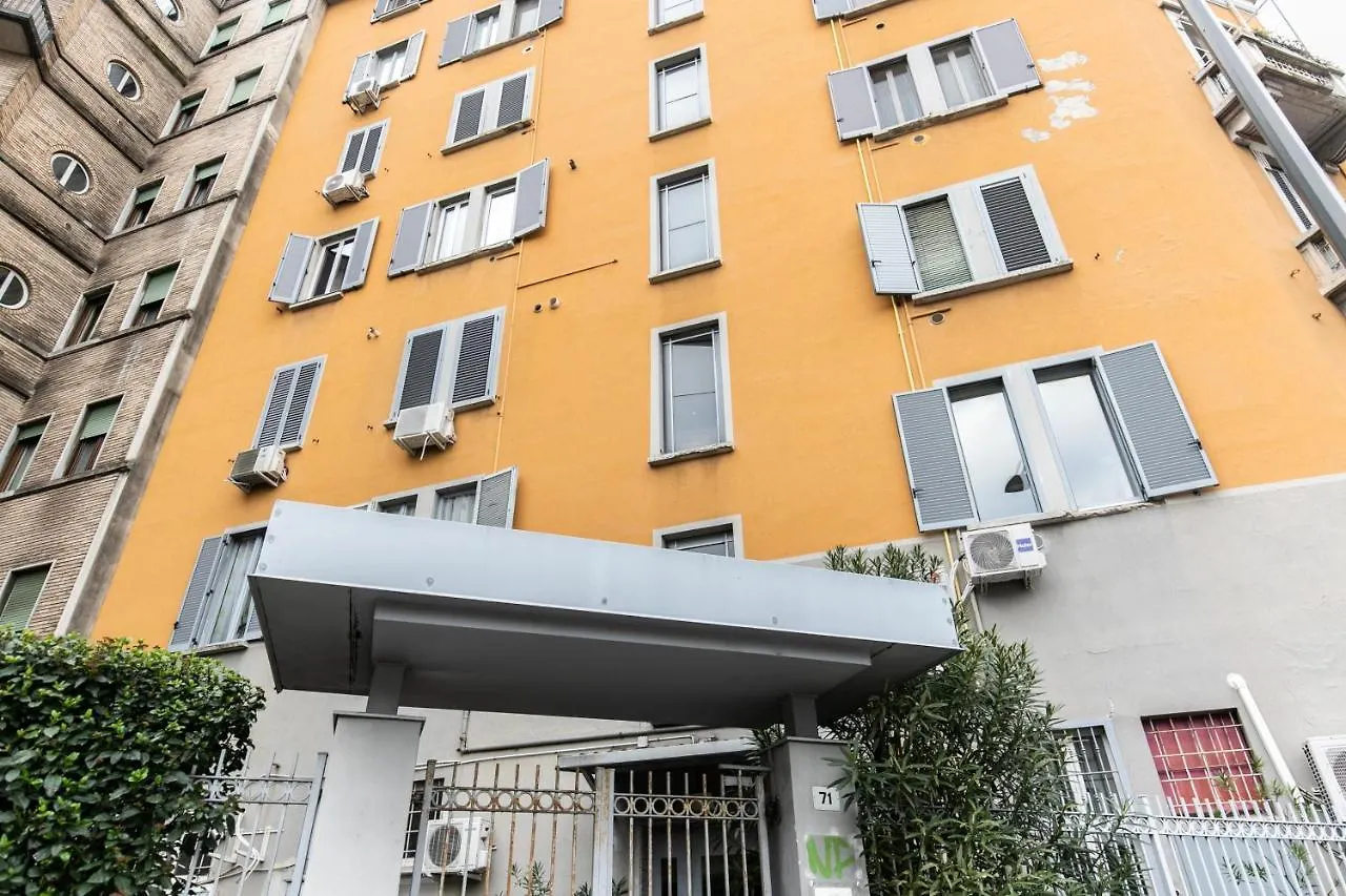 Luxury Nolo Apartment - Subway 100Mt Milan 0*,  Italy